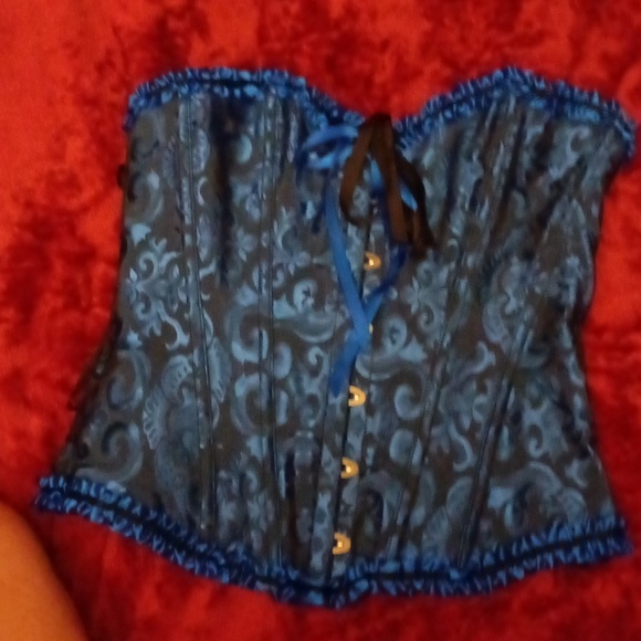 Corset - Picture 2 of 3